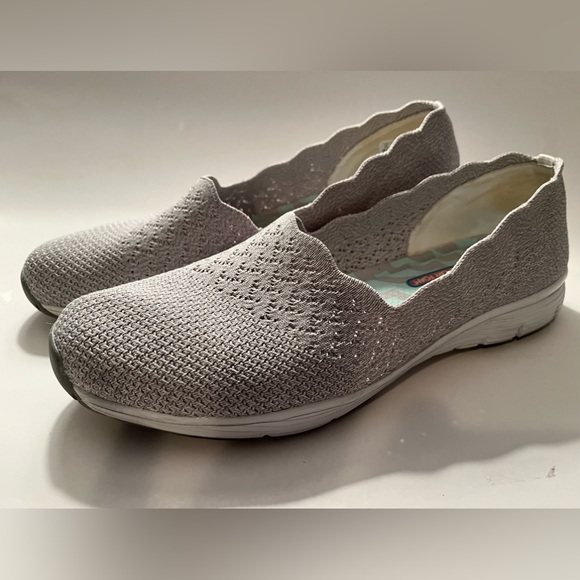 Skechers Lt. Grey Scalloped Edge Slip On Size 11 - Picture 2 of 5